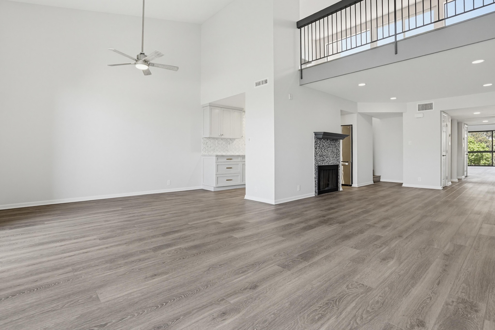 Virtual tour photo 12 of 36 for 2564 Navarra Dr #26