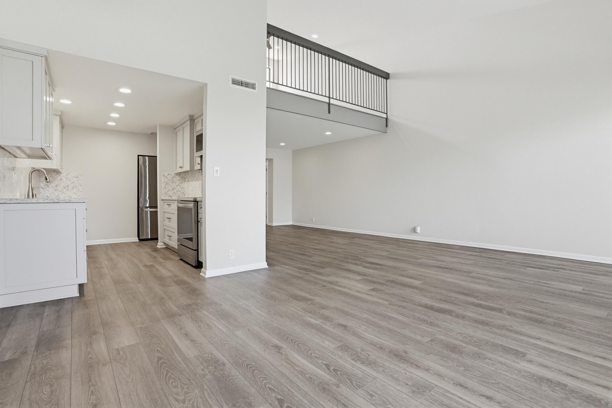 Virtual tour photo 13 of 36 for 2564 Navarra Dr #26