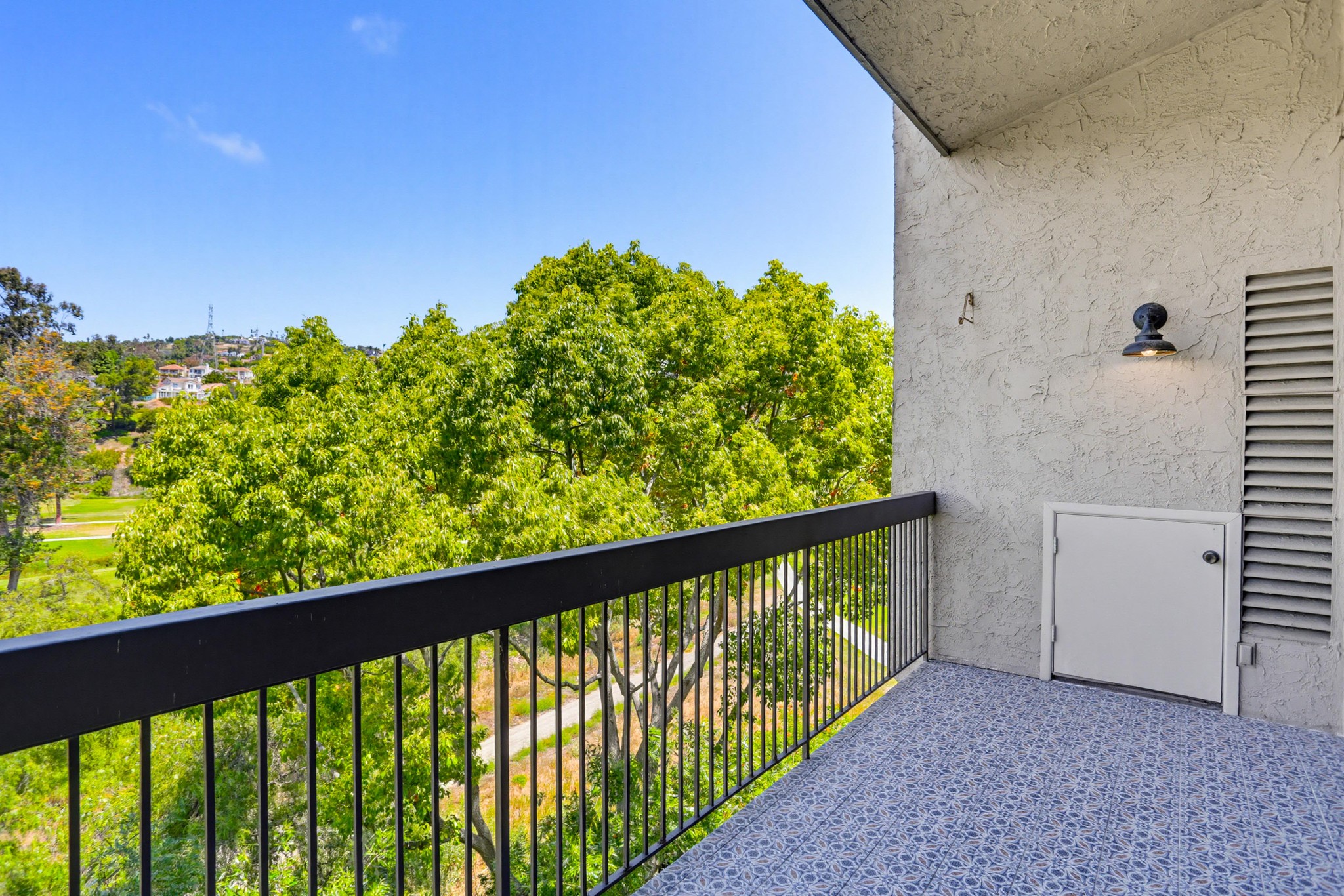 Virtual tour photo 16 of 36 for 2564 Navarra Dr #26