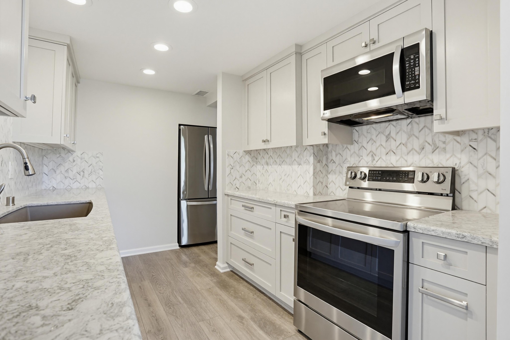 Virtual tour photo 18 of 36 for 2564 Navarra Dr #26
