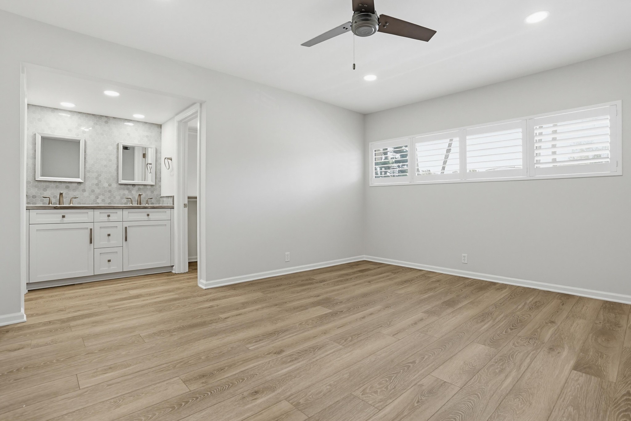 Virtual tour photo 21 of 36 for 2564 Navarra Dr #26