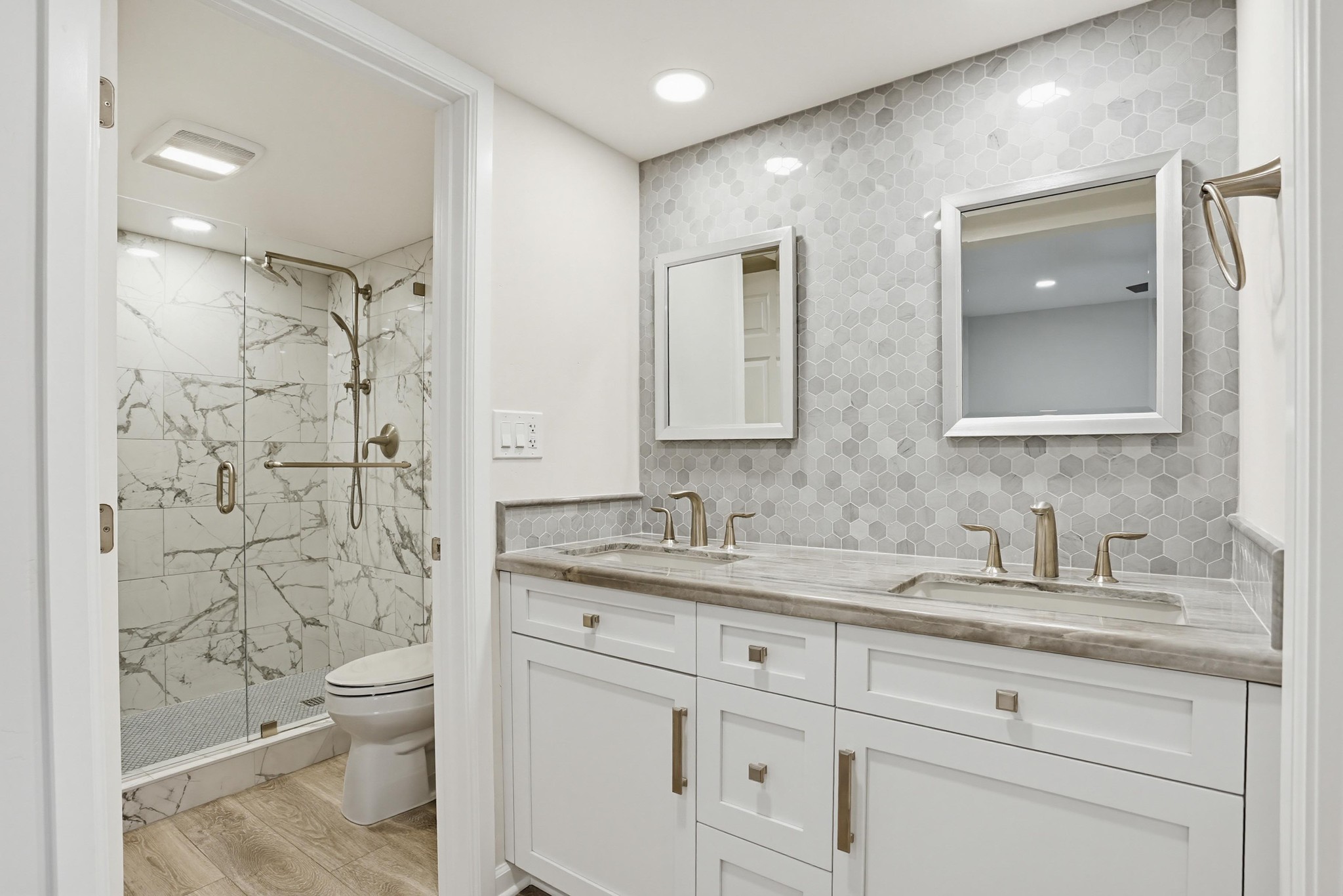 Virtual tour photo 23 of 36 for 2564 Navarra Dr #26