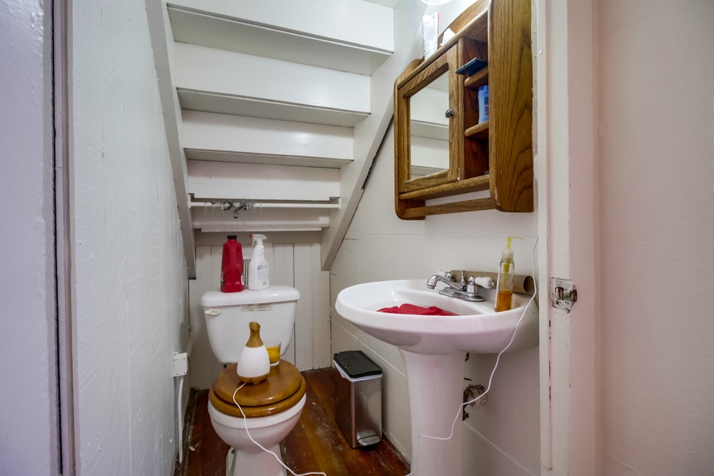 Virtual tour photo 40 of 54 for 2566 B St