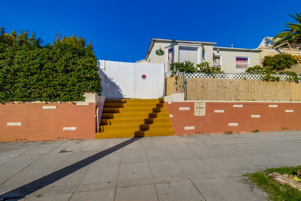 Virtual tour photo 1 of 41 for 2572 Broadway
