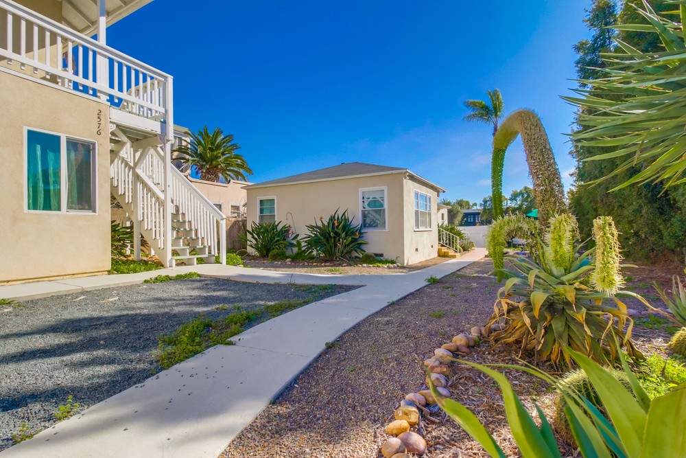 Virtual tour photo 10 of 41 for 2572 Broadway