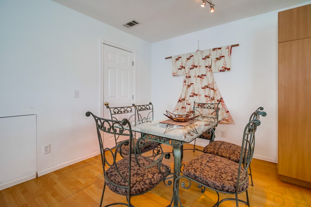 Virtual tour photo 15 of 41 for 2572 Broadway