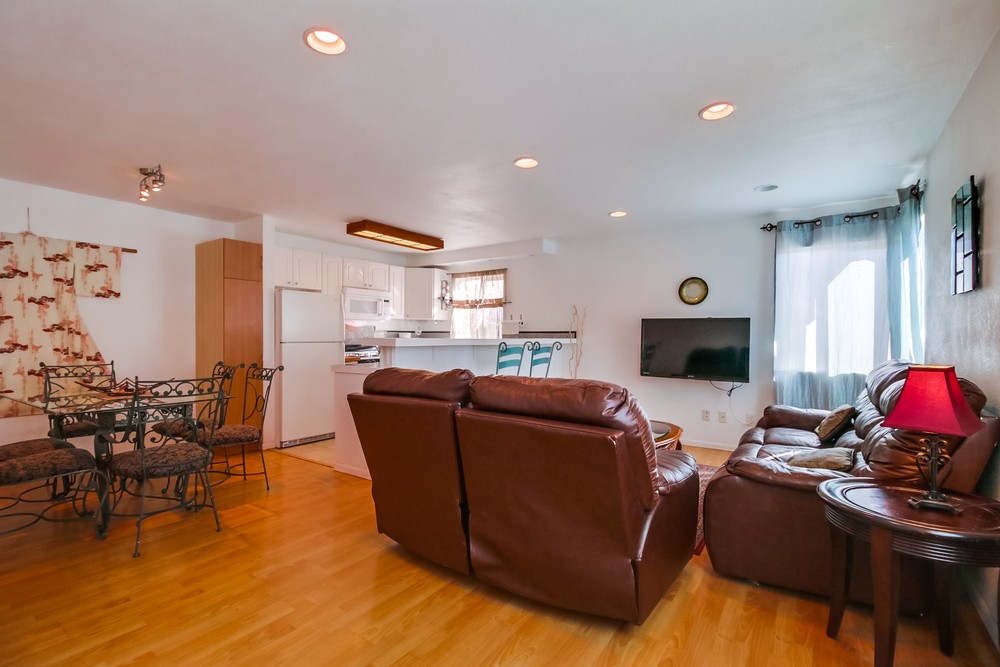 Virtual tour photo 16 of 41 for 2572 Broadway