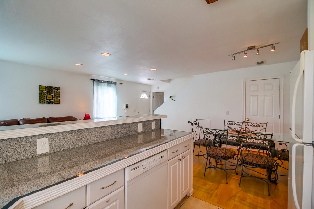 Virtual tour photo 24 of 41 for 2572 Broadway