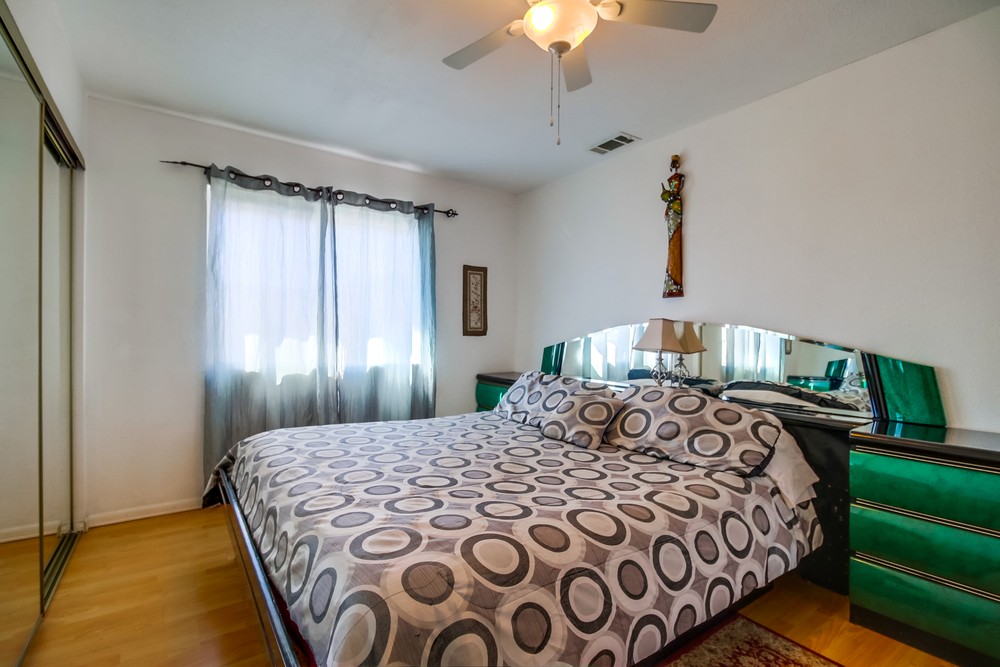 Virtual tour photo 27 of 41 for 2572 Broadway