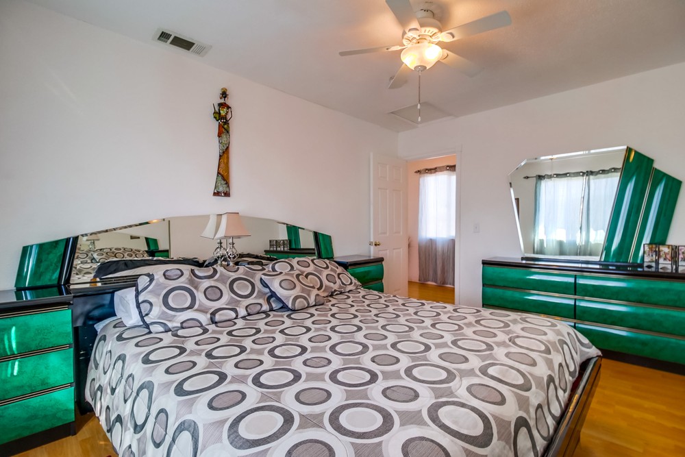 Virtual tour photo 29 of 41 for 2572 Broadway