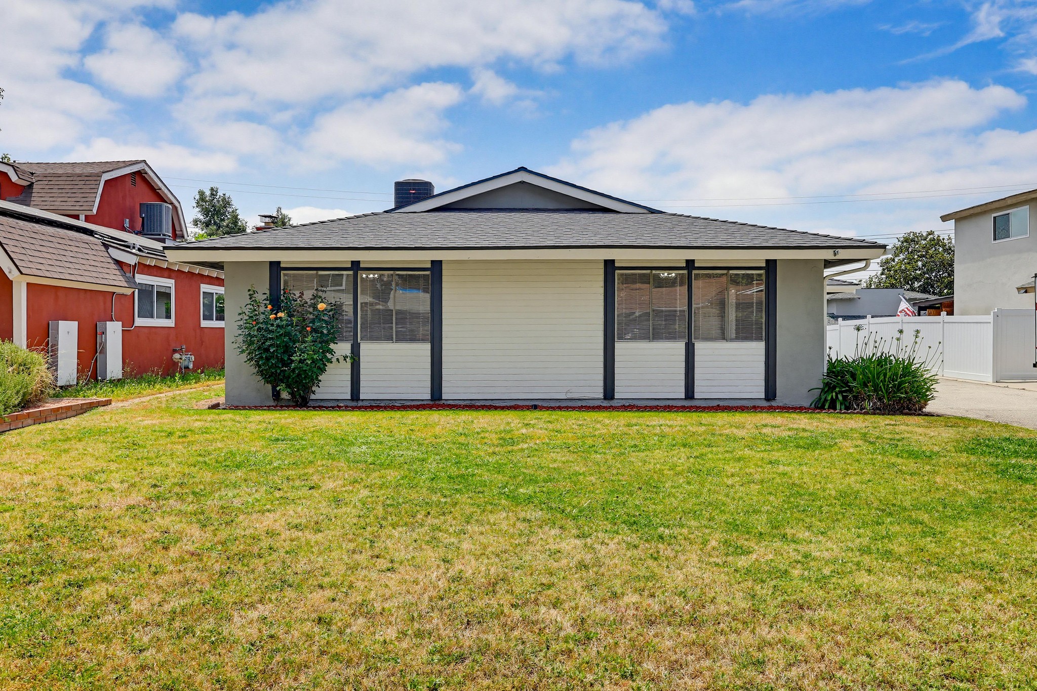 Virtual tour photo 3 of 87 for 2574 Hanawalt St