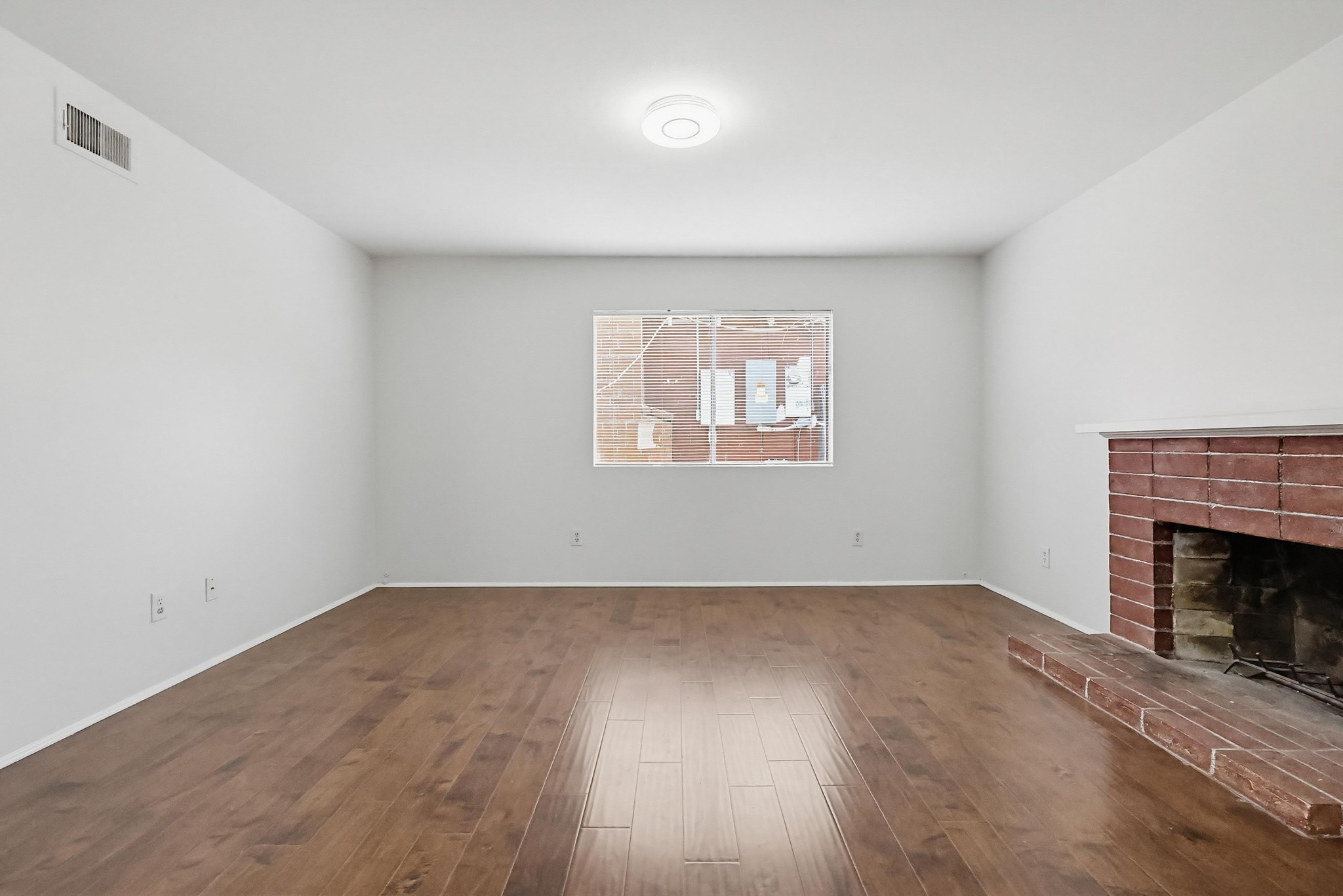 Virtual tour photo 16 of 87 for 2574 Hanawalt St