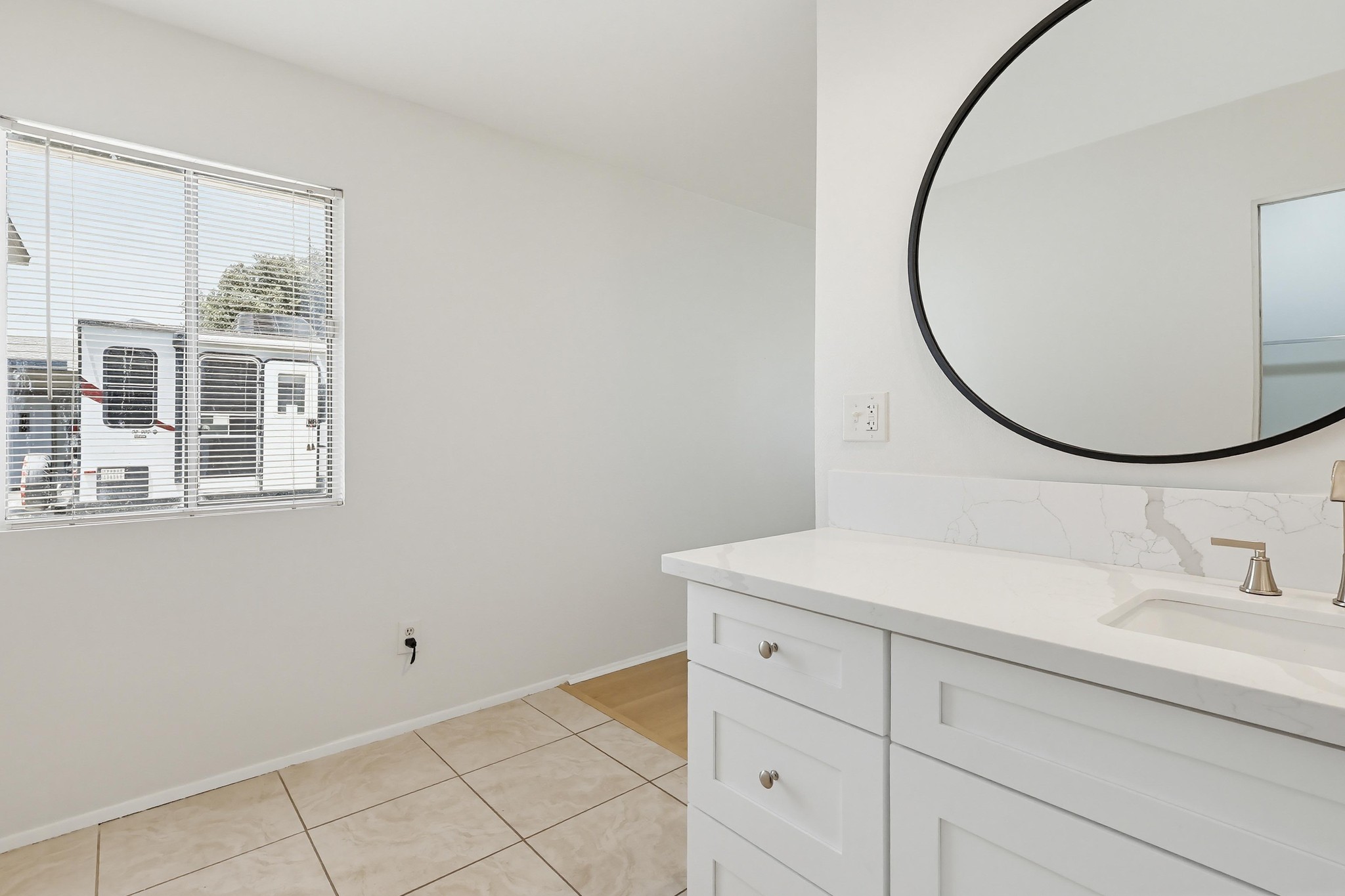 Virtual tour photo 70 of 87 for 2574 Hanawalt St