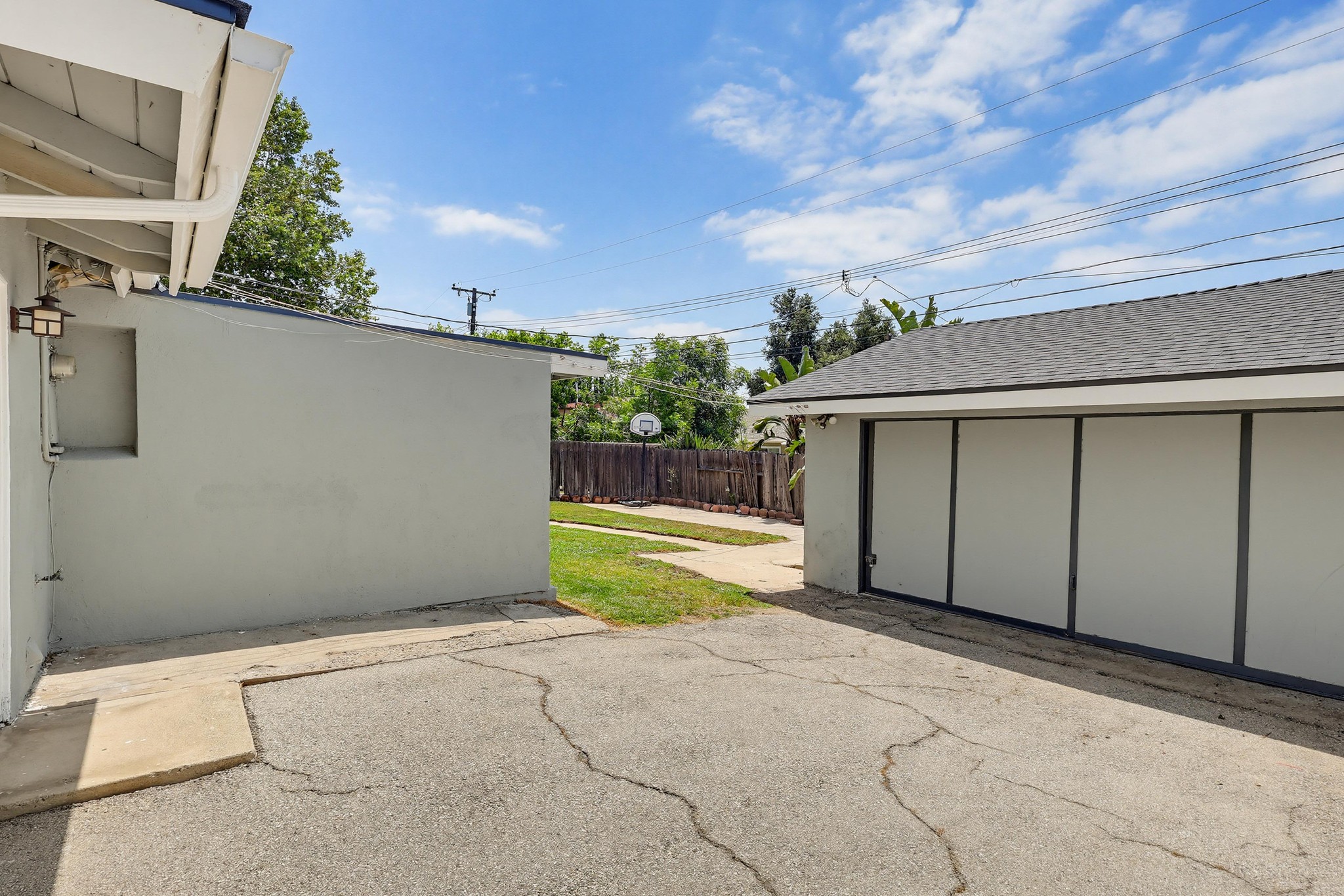 Virtual tour photo 74 of 87 for 2574 Hanawalt St