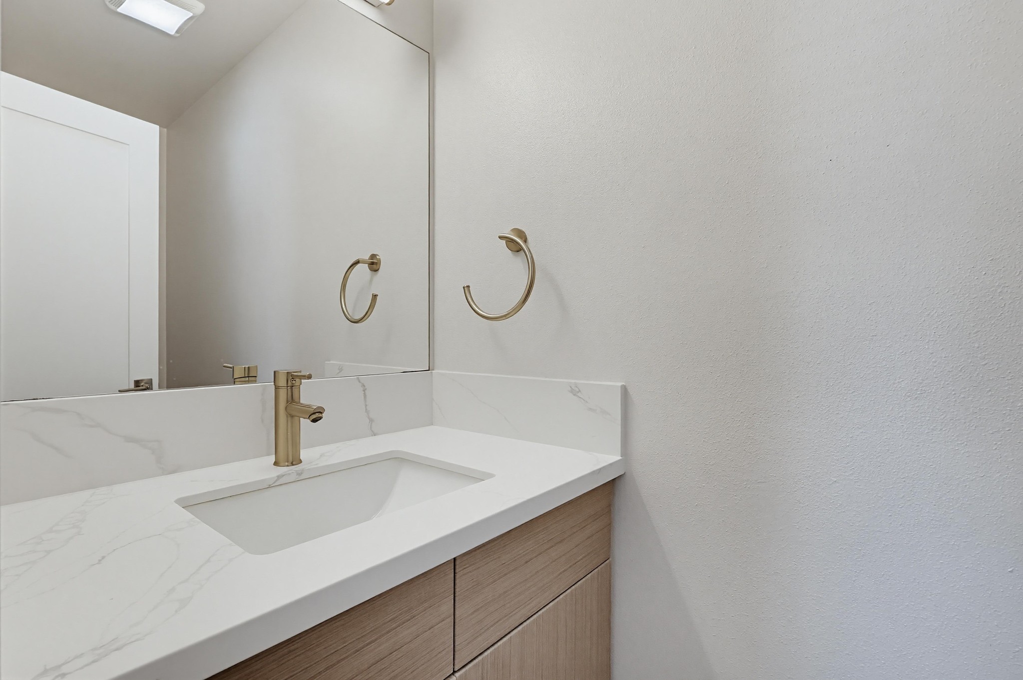 Virtual tour photo 16 of 50 for 25829 Viana Ave