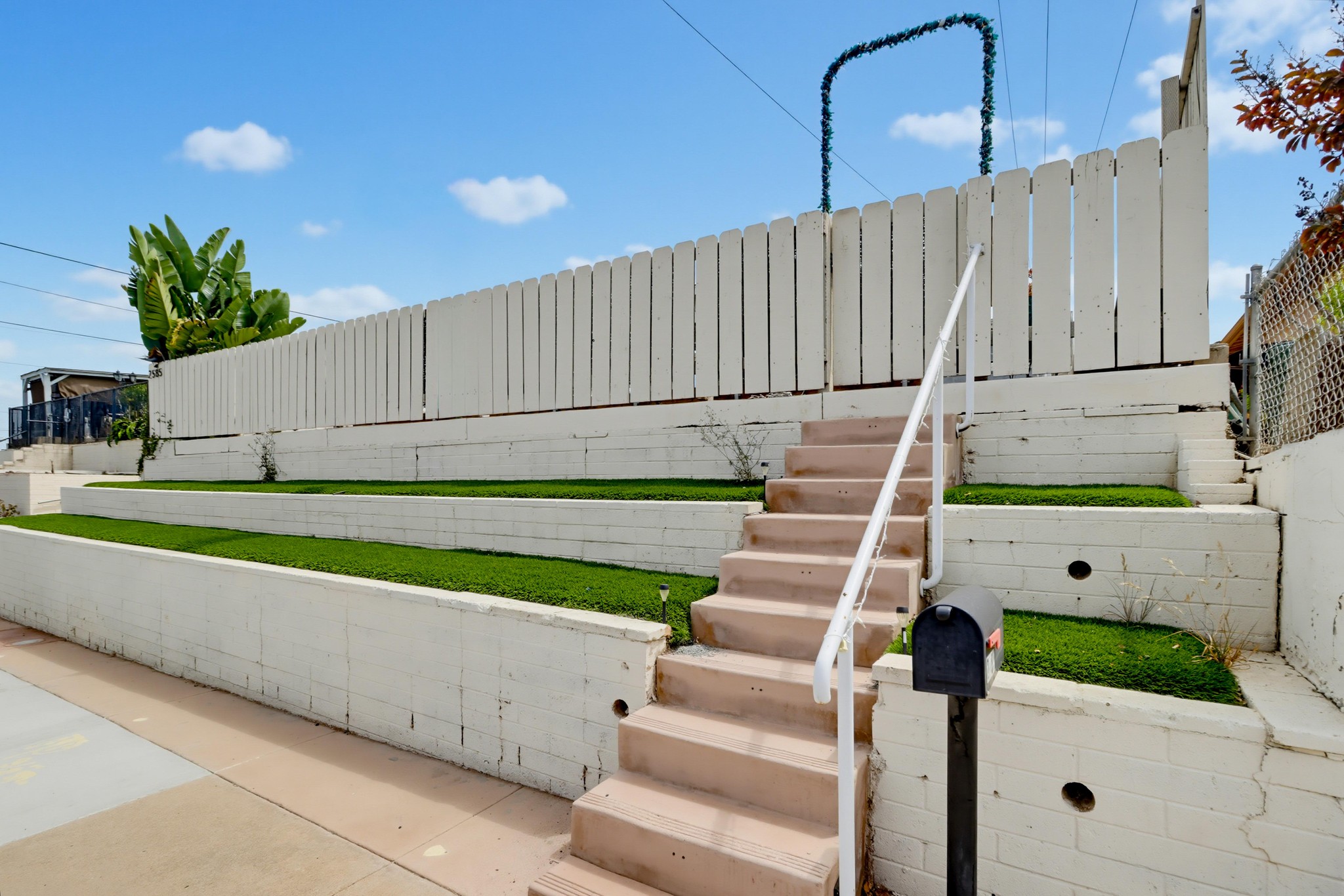 Virtual tour photo 1 of 46 for 2585 Deauville St