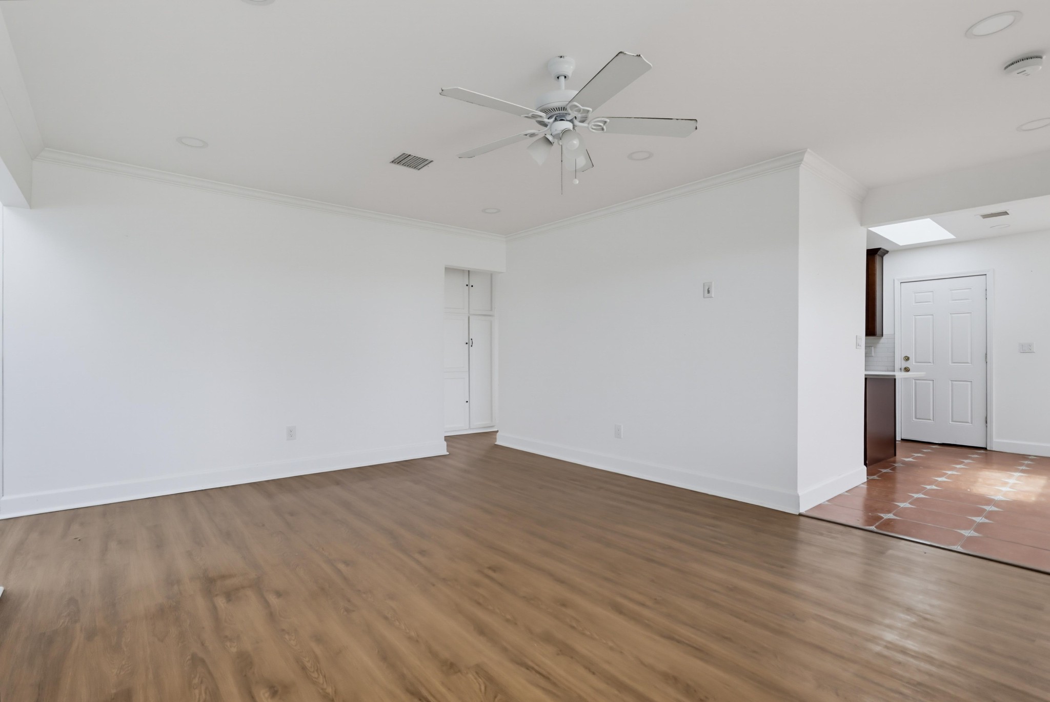 Virtual tour photo 15 of 46 for 2585 Deauville St