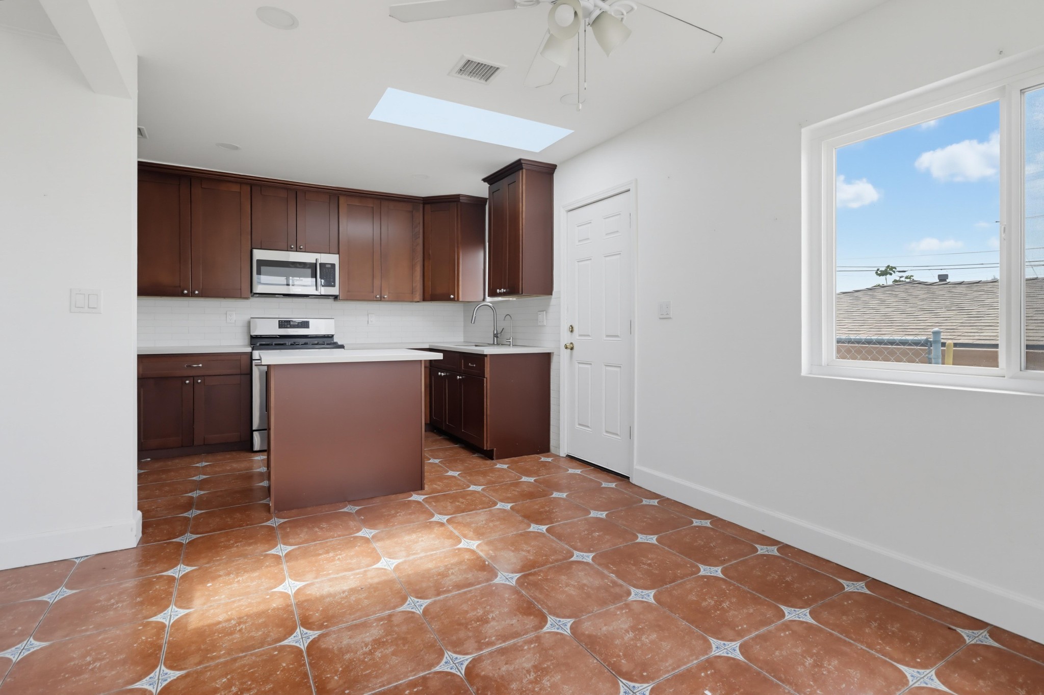 Virtual tour photo 19 of 46 for 2585 Deauville St