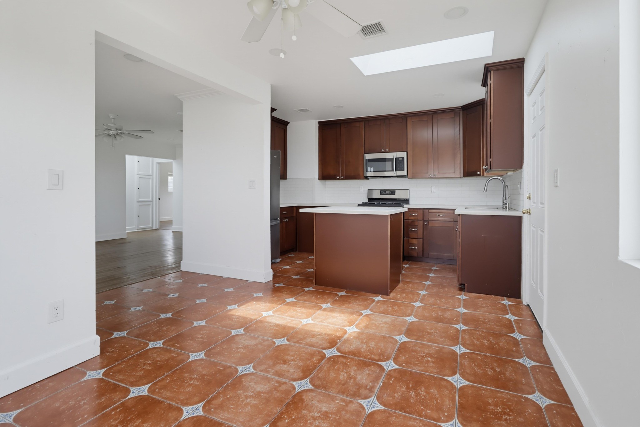 Virtual tour photo 20 of 46 for 2585 Deauville St