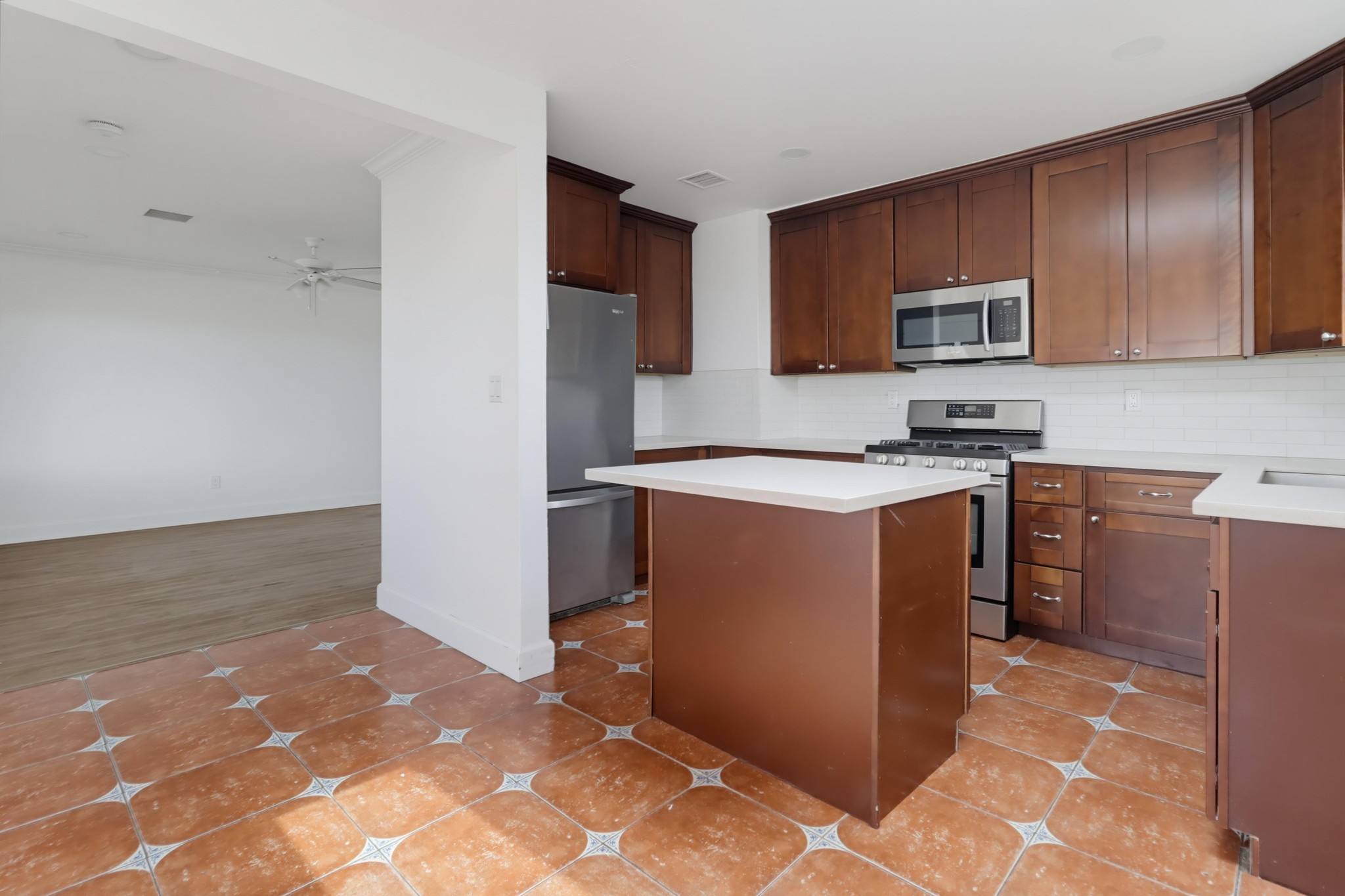Virtual tour photo 21 of 46 for 2585 Deauville St