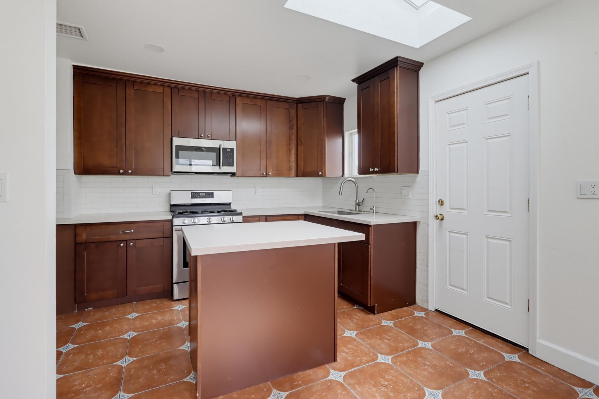 Virtual tour photo 23 of 46 for 2585 Deauville St