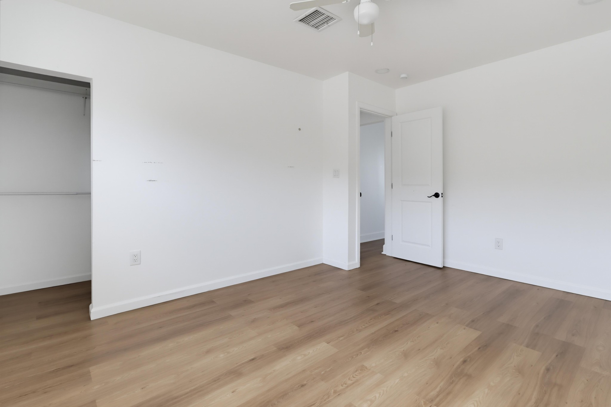 Virtual tour photo 27 of 46 for 2585 Deauville St