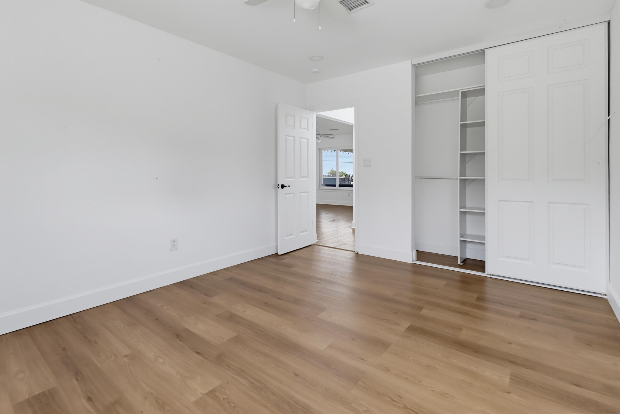 Virtual tour photo 35 of 46 for 2585 Deauville St