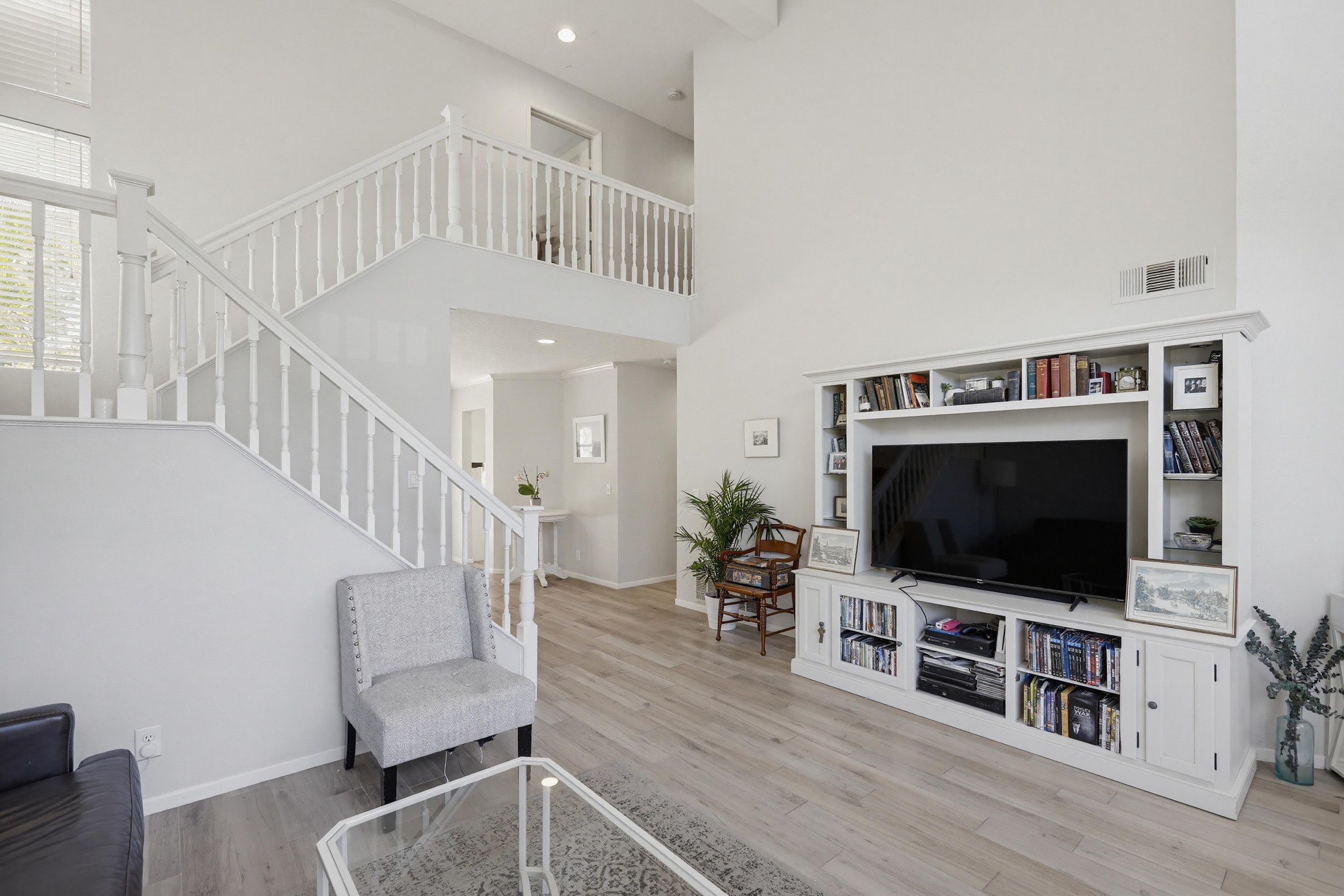 Virtual tour photo 13 of 56 for 25851 Miramonte Dr