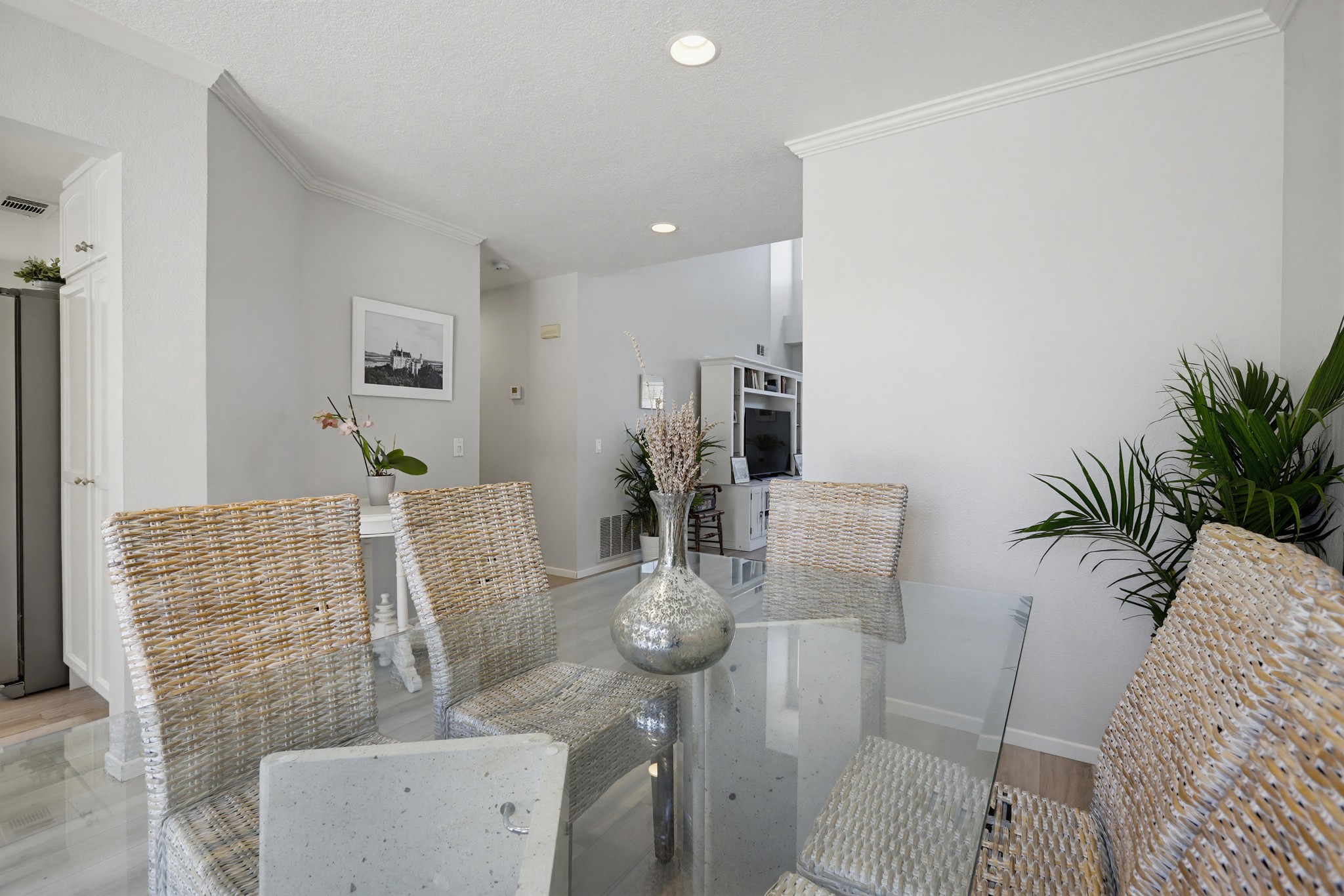 Virtual tour photo 18 of 56 for 25851 Miramonte Dr
