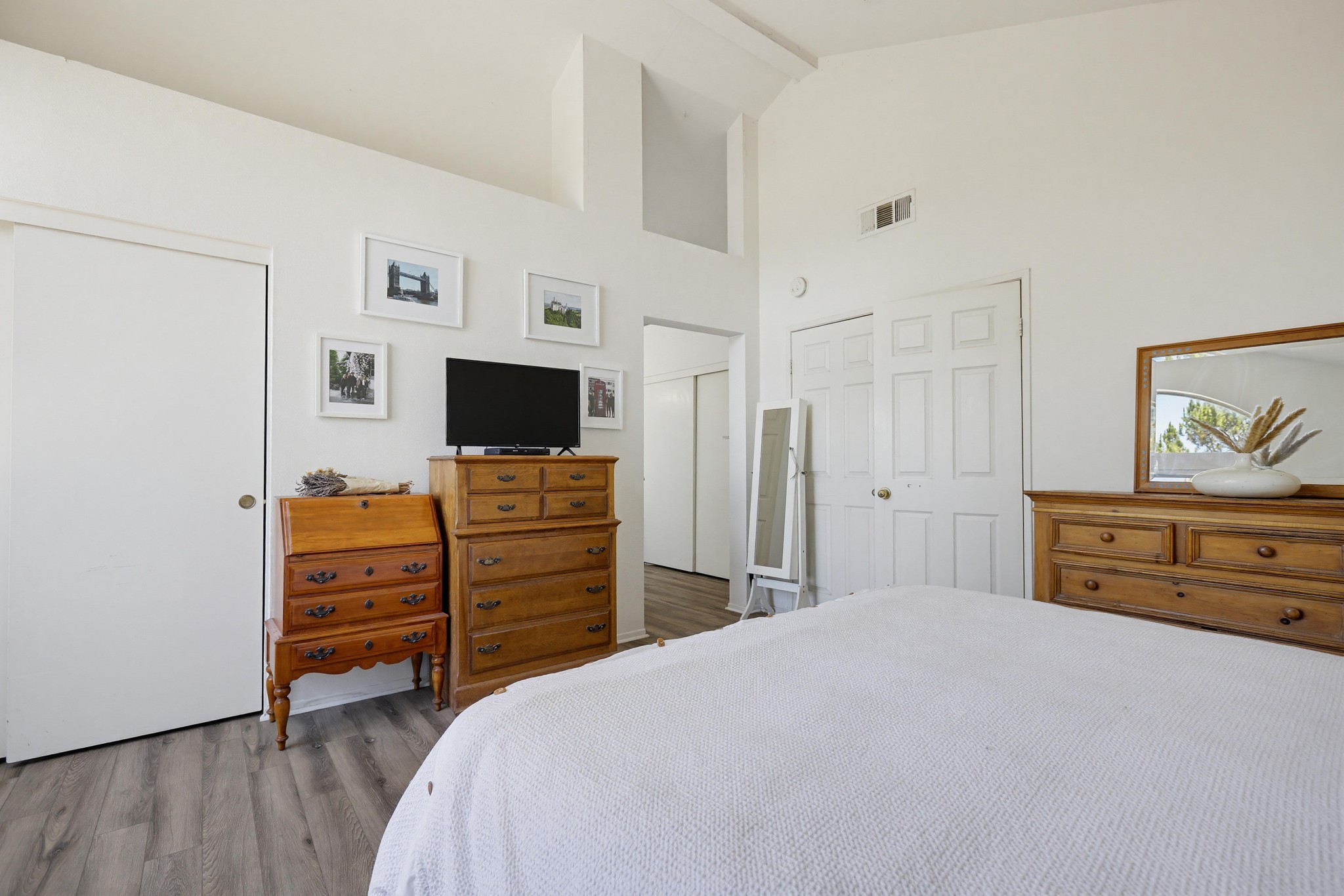 Virtual tour photo 39 of 56 for 25851 Miramonte Dr