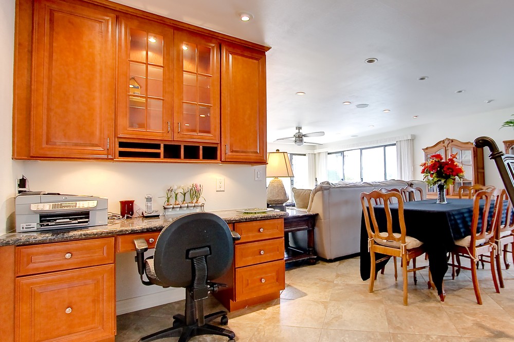 Virtual tour photo 9 of 37 for 2595 Ocean Front Walk #1