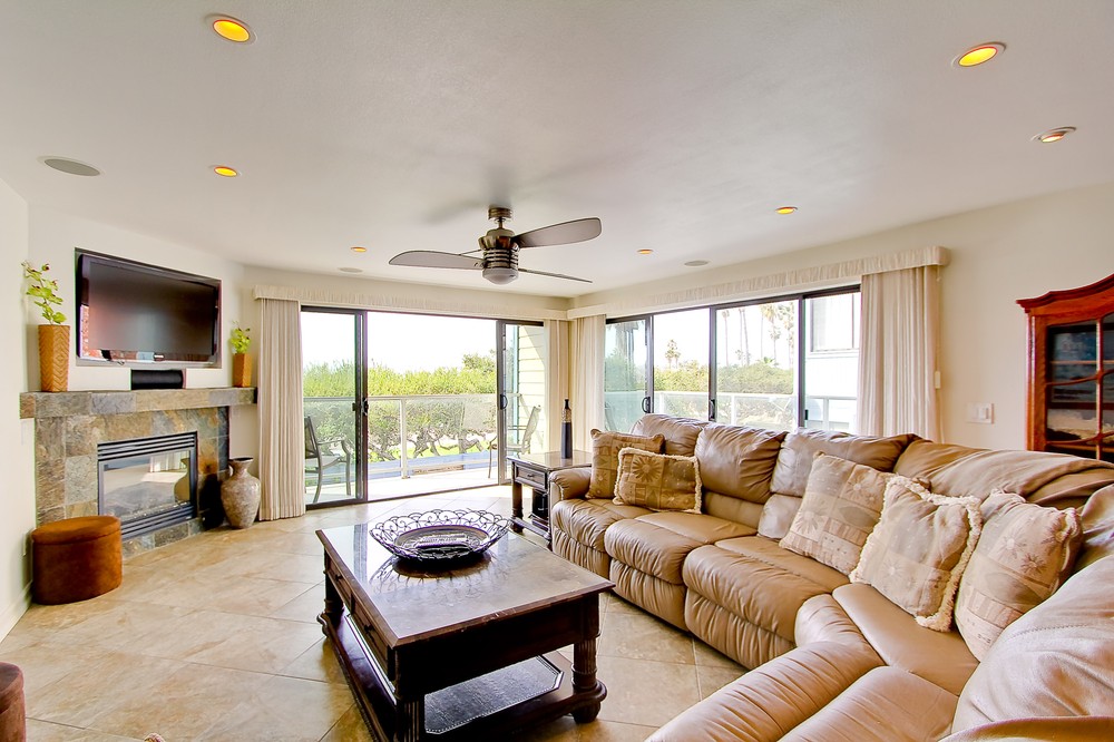 Virtual tour photo 11 of 37 for 2595 Ocean Front Walk #1