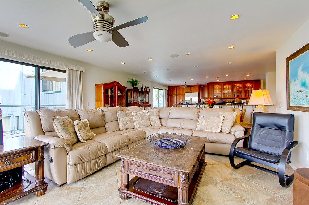 Virtual tour photo 12 of 37 for 2595 Ocean Front Walk #1