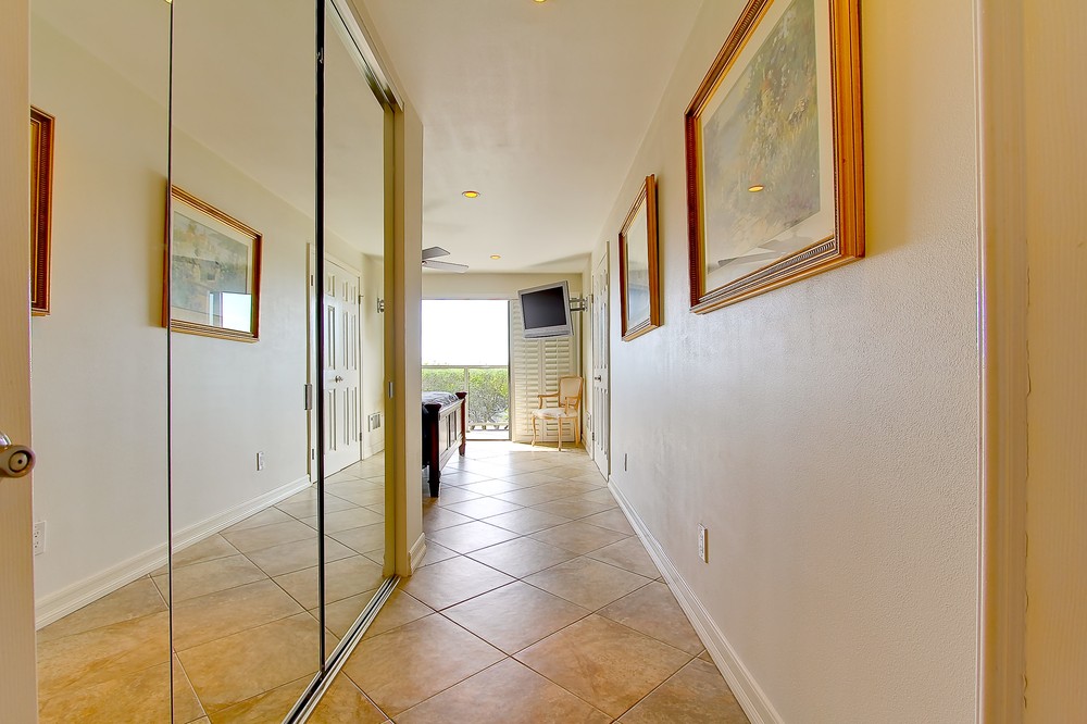 Virtual tour photo 13 of 37 for 2595 Ocean Front Walk #1