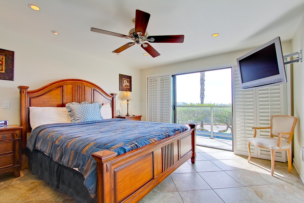 Virtual tour photo 14 of 37 for 2595 Ocean Front Walk #1
