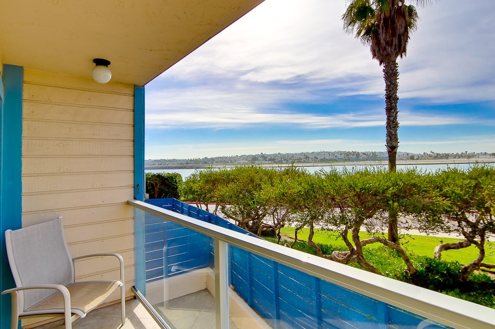 Virtual tour photo 16 of 37 for 2595 Ocean Front Walk #1