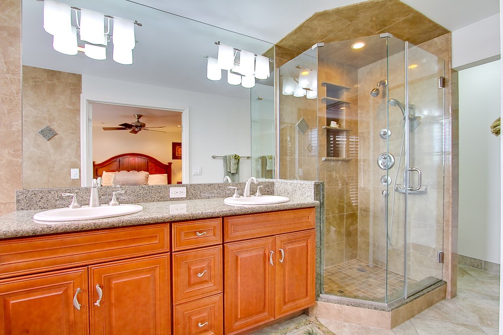 Virtual tour photo 19 of 37 for 2595 Ocean Front Walk #1