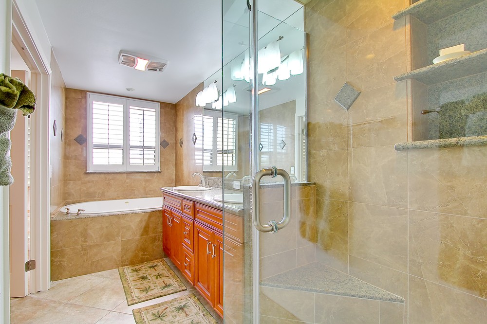 Virtual tour photo 20 of 37 for 2595 Ocean Front Walk #1