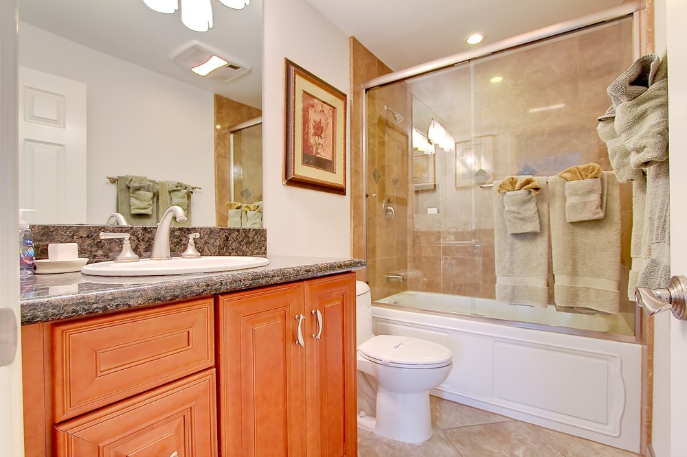 Virtual tour photo 21 of 37 for 2595 Ocean Front Walk #1