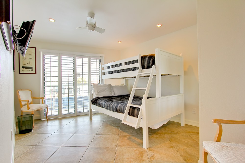 Virtual tour photo 25 of 37 for 2595 Ocean Front Walk #1