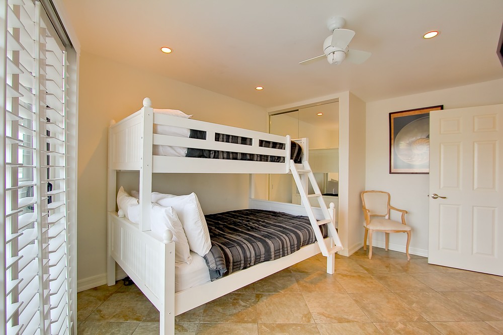 Virtual tour photo 26 of 37 for 2595 Ocean Front Walk #1