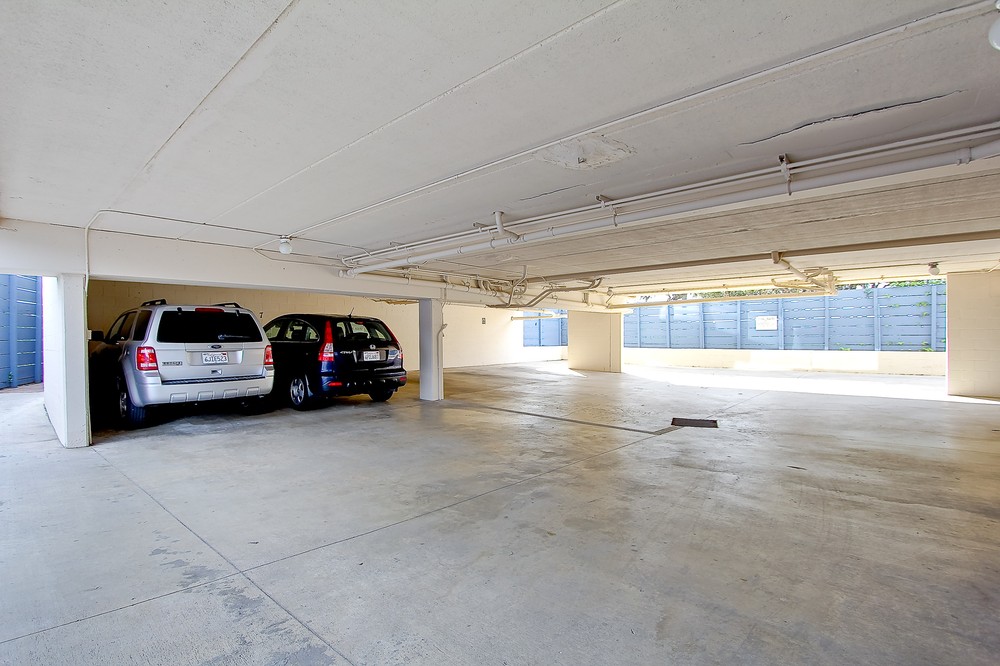 Virtual tour photo 32 of 37 for 2595 Ocean Front Walk #1