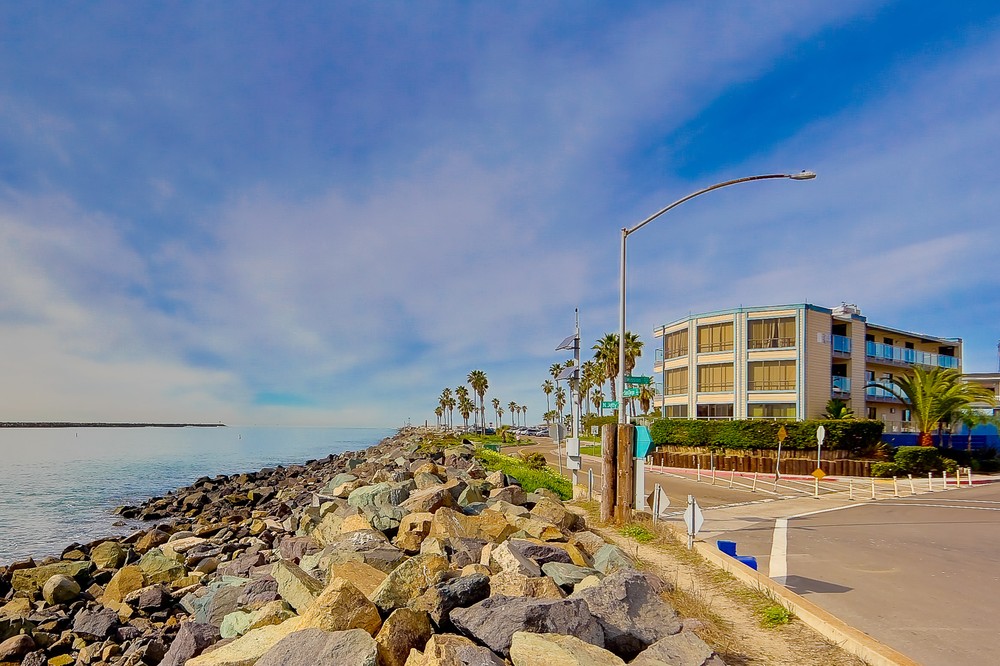 Virtual tour photo 33 of 37 for 2595 Ocean Front Walk #1
