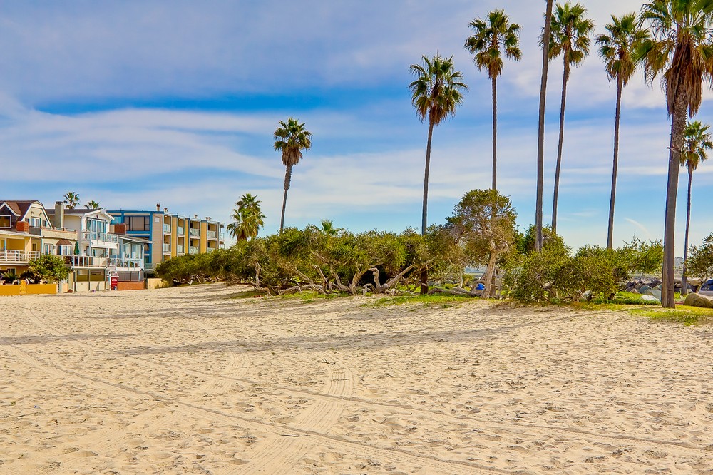 Virtual tour photo 35 of 37 for 2595 Ocean Front Walk #1