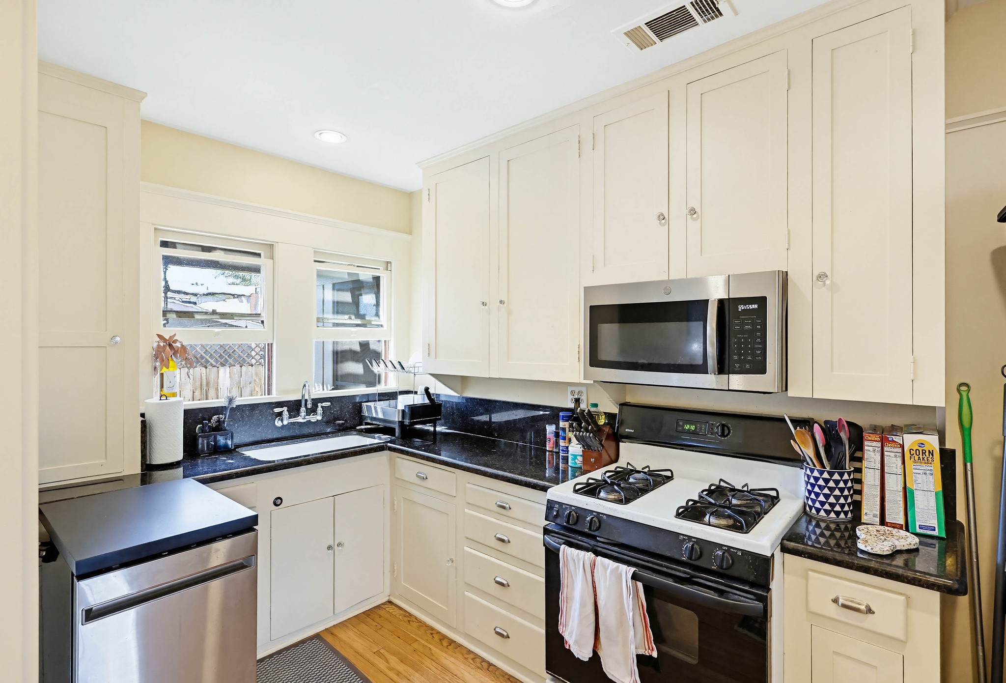 Virtual tour photo 19 of 49 for 2607 A St