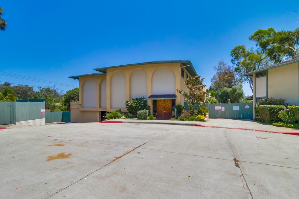 Virtual tour photo 3 of 32 for 2609 Pico Pl #121