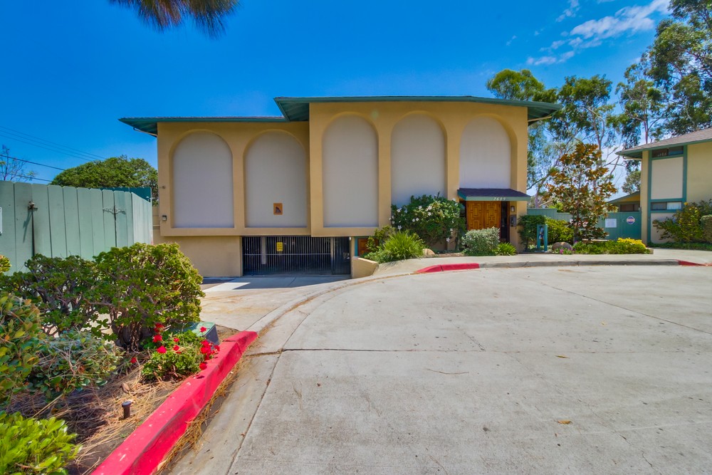 Virtual tour photo 4 of 32 for 2609 Pico Pl #121
