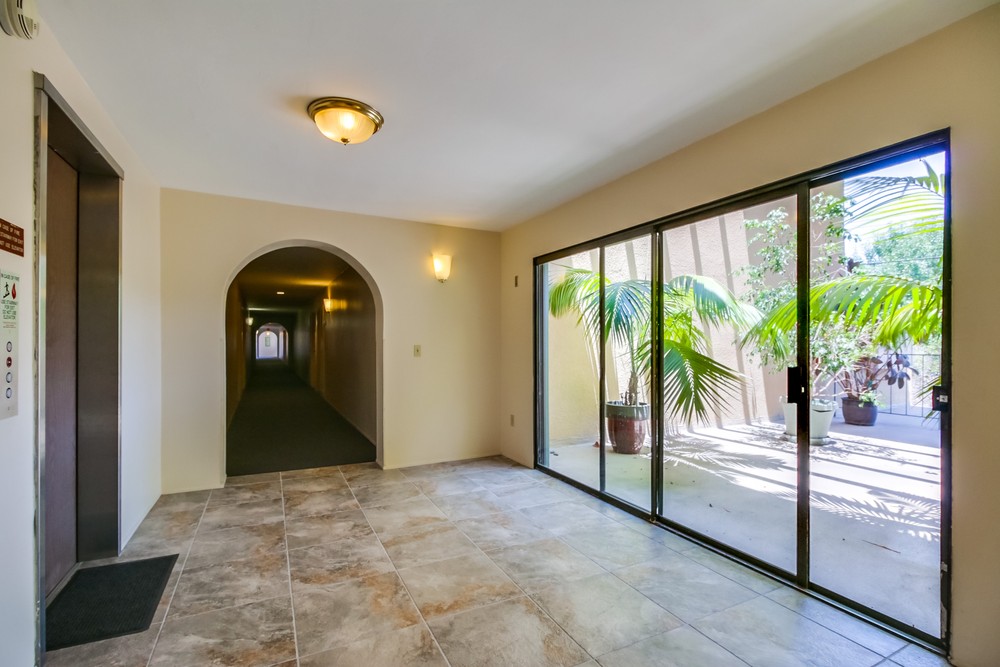 Virtual tour photo 5 of 32 for 2609 Pico Pl #121