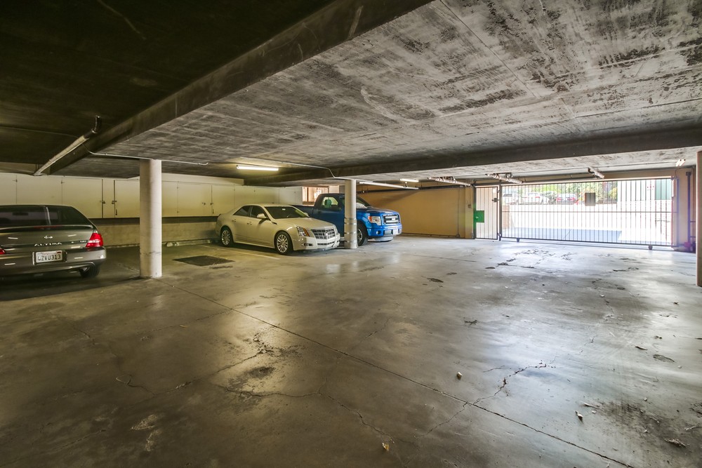 Virtual tour photo 31 of 32 for 2609 Pico Pl #121