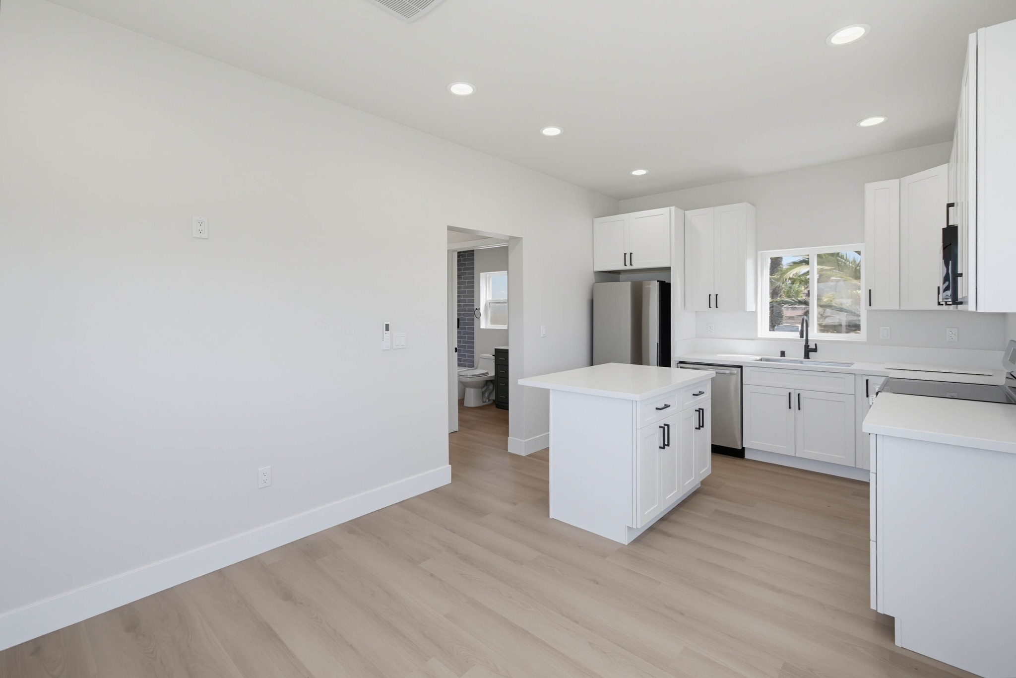 Virtual tour photo 7 of 57 for 2612 Arnott St #1